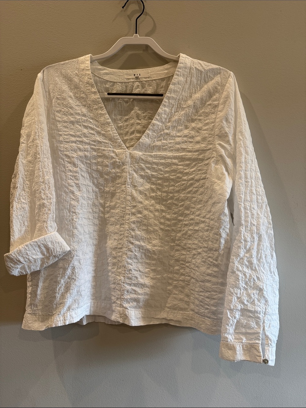 Women’s White V-Neck Textured Long-Sleeve Top